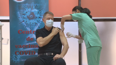 Preşedintele Klaus Iohannis a fost vaccinat anti-COVID-19, public