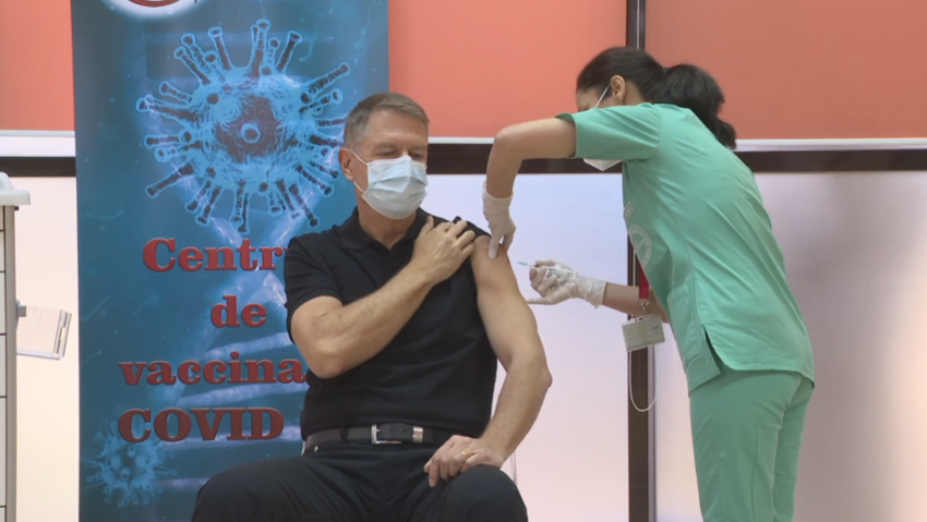 Preşedintele Klaus Iohannis a fost vaccinat anti-COVID-19, public