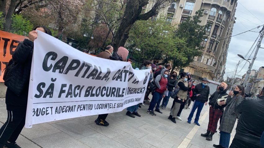 Protest pentru locuințe sociale în fața Primăriei Capitalei!