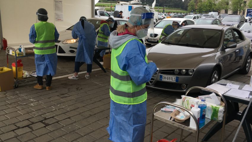 Iohannis: Centrele de vaccinare anti-COVID de tip drive-thru – un succes