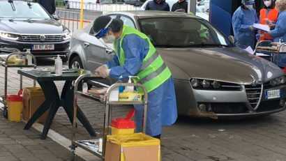 Foto: S-a deschis primul centru de vaccinare drive-through din București