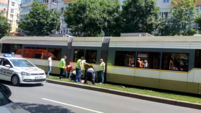 Trafic blocat pe Calea Rahovei, din cauza unui tramvai care a deraiat