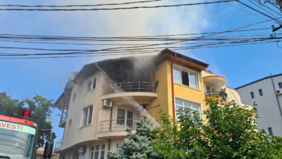 Incendiu la acoperişul unei case de pe strada Islaz din Bucureşti