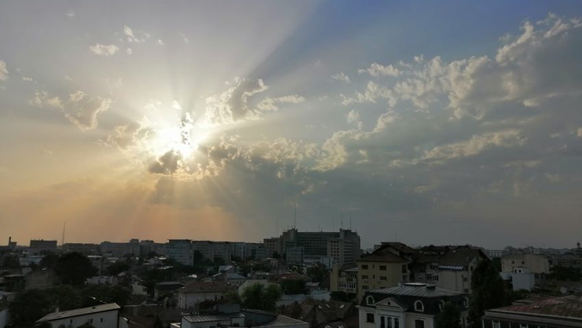 ANM: Vremea va fi închisă în noaptea dintre ani; temperaturile vor urca până la 10 grade Celsius