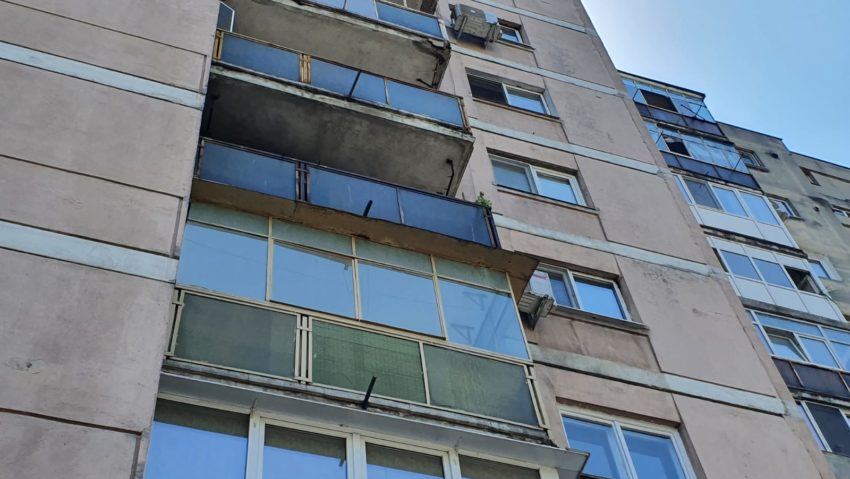 Un copil a fost rănit de tencuiala căzută de pe un bloc din Șoseaua Alexandriei din București