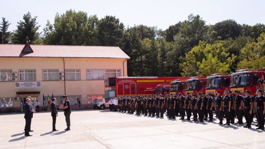 8.400 de posturi pentru militarii voluntari angajaţi pe bază de contract şi subofiţeri din zona operativă