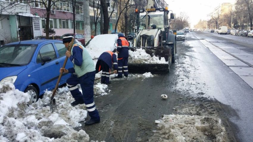 Primăria Sectorului 6, pregătită pentru deszăpezire. 78 de utilaj vor curăța străzile