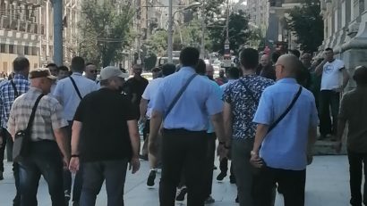 Poliţiştii de penitenciare blochează activitatea puşcăriilor şi ies în stradă