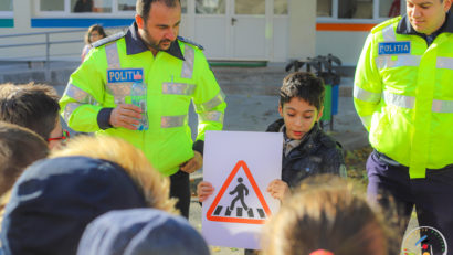 Concurs de educaţie rutieră adresat elevilor, în Parcul Motodrom