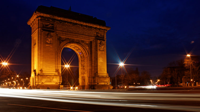 Arcul de Triumf, iluminat în albastru de Ziua Internațională a Conștientizării Autismului!