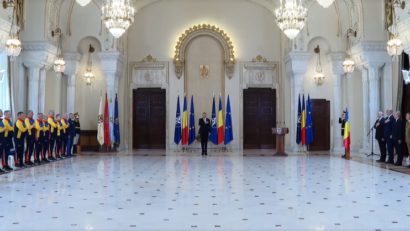 Drapelul României, înmânat de preşedintele Iohannis delegaţiei care va participa la Jocurile Invictus!