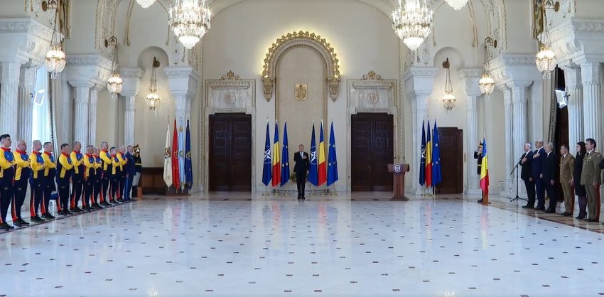 Drapelul României, înmânat de preşedintele Iohannis delegaţiei care va participa la Jocurile Invictus!