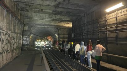 Circulaţia trenurilor de metrou se desfăşoară în continuare pe un singur fir între staţiile Piaţa Romană şi Unirii 2