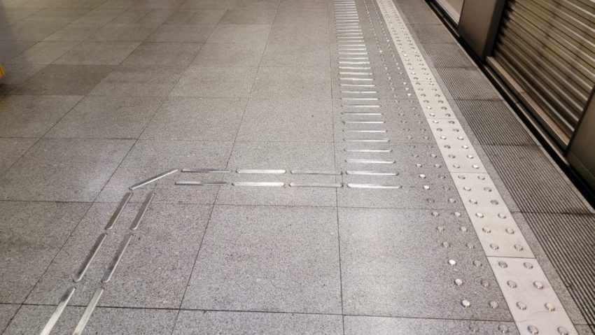 Panouri Braille în stațiile de metrou din Capitală!