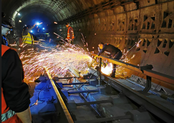 Trenurile de metrou vor circula cu restricţii de viteză între Piaţa Romană şi Piaţa Victoriei 1, până în 3 septembrie