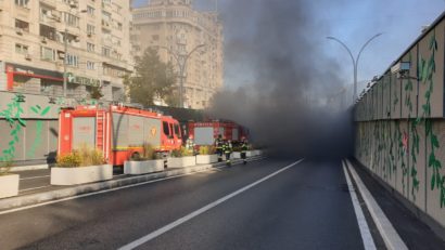 O maşină a luat foc în pasajul Unirii! Traficul este blocat