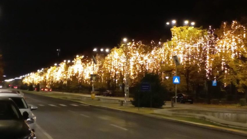 Primăria Capitalei a început montarea iluminatului festiv de sărbători