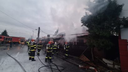 Incendiu produs la o casa și un magazin din Voluntari