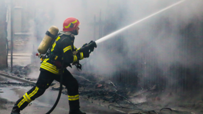 Incendiu într-un apartament din Giuleşti; patru persoane evacuate