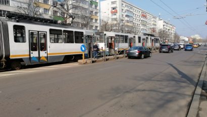 Un tramvai a deraiat pe Șoseaua Alexandriei din Bucureşti, linia 32 este blocată