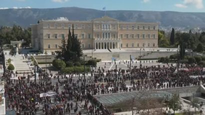 Protestele continuă în Grecia!