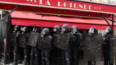 Noi proteste violente la Paris