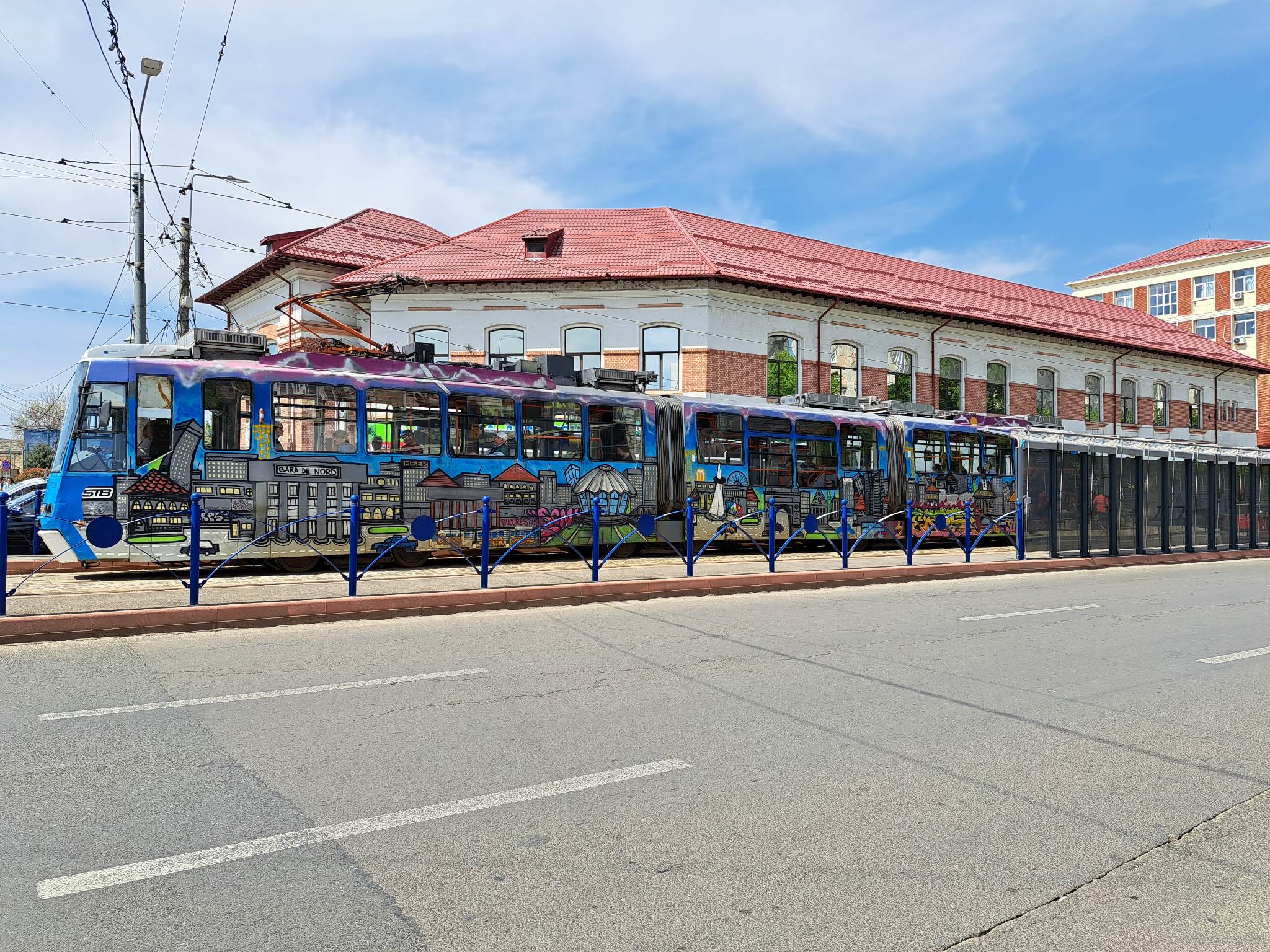 Parcul de vehicule pentru 33 de linii urbane şi metropolitane, suplimentat de astăzi