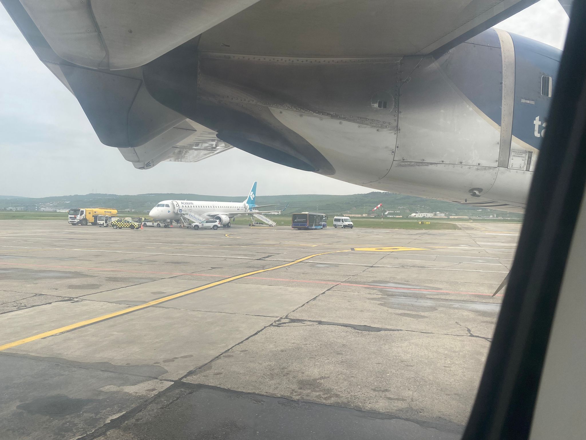 Aeronavă Wizz Air cu 228 de pasageri la bord a aterizat, de urgenţă, pe Aeroportul Henri Coandă