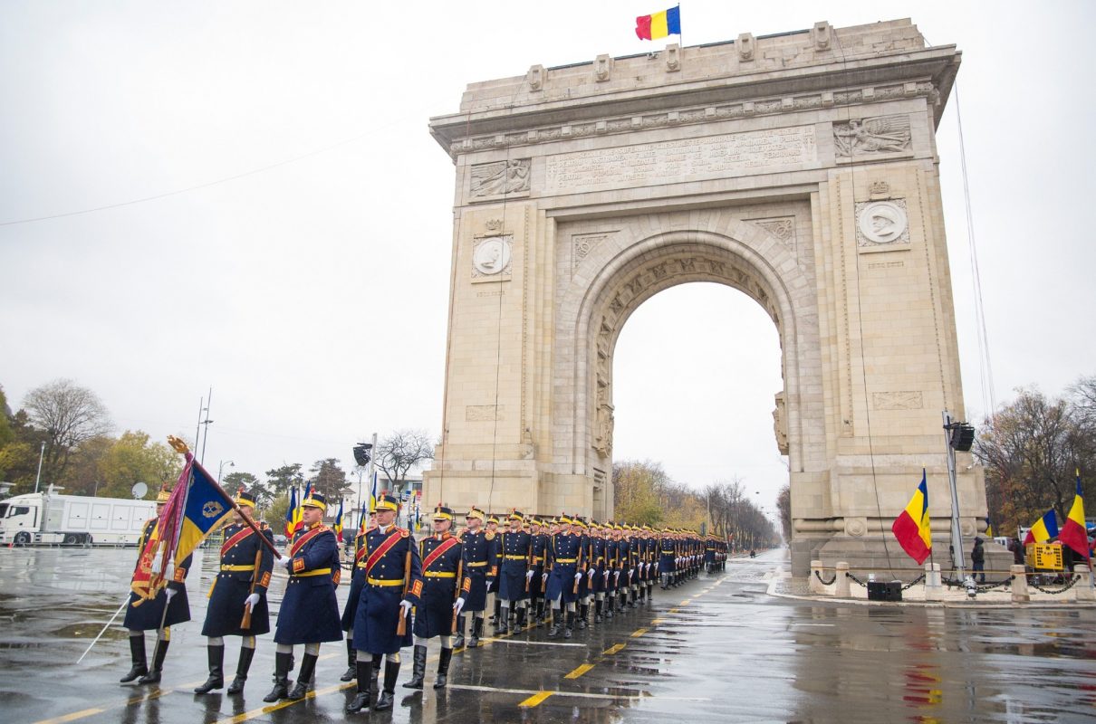 Cinci linii de transport în comun, modificate în zona Arcului de Triumf pentru Ziua Națională a României