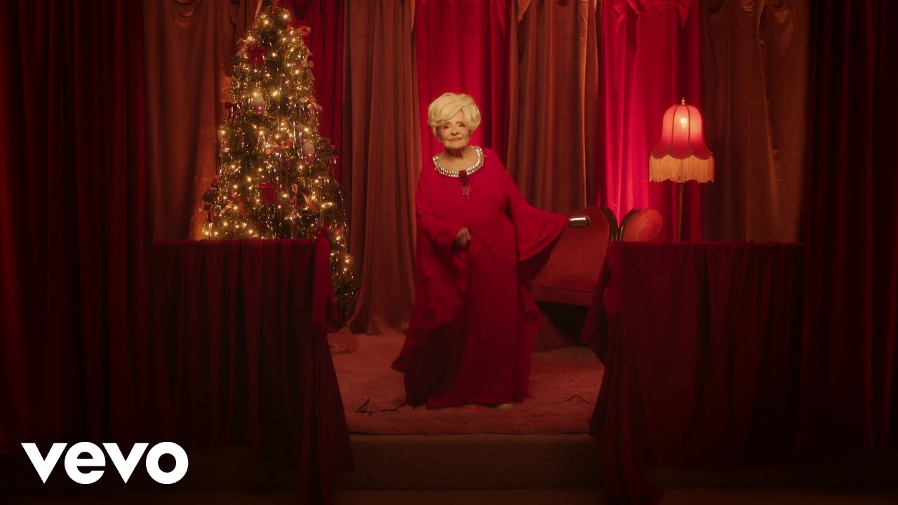 Melodia „Christmas Tree” a Brendei Lee a ajuns pe primul loc în topul Billboard’s Hot 100!