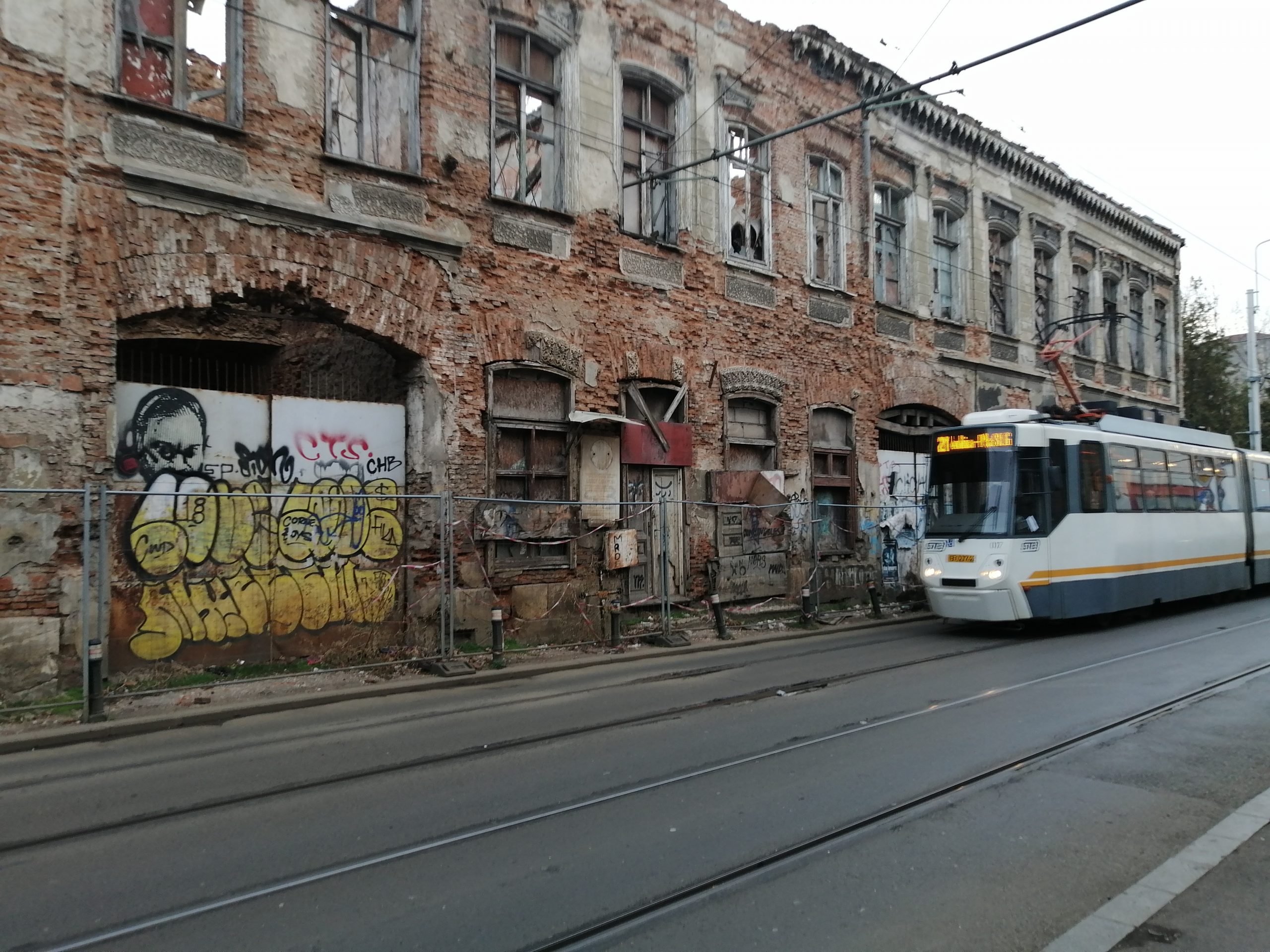 Tramvaiele liniei 21 revin pe ambele sensuri pe Calea Moșilor!