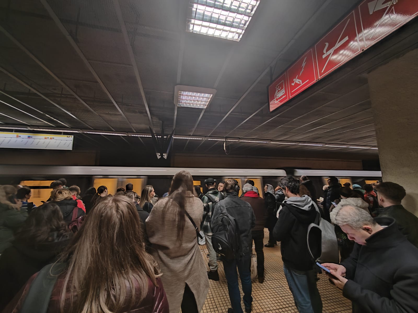 Tren de metrou defectat, la Ștefan cel Mare