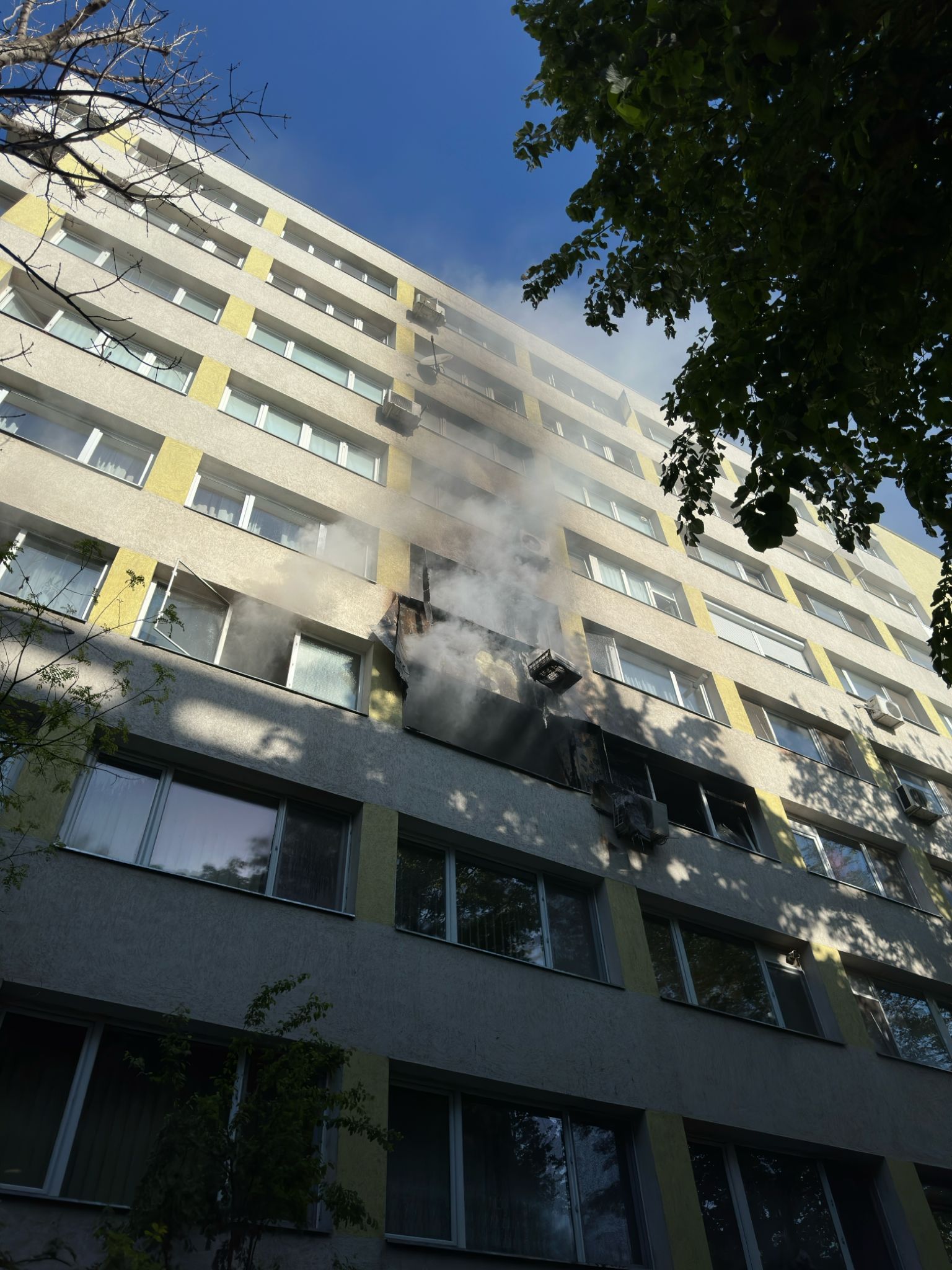 ISU B If: Incendiu produs la un apartament la etajul 3, pe Bulevardul Gara Obor; patru persoane transportate la spital