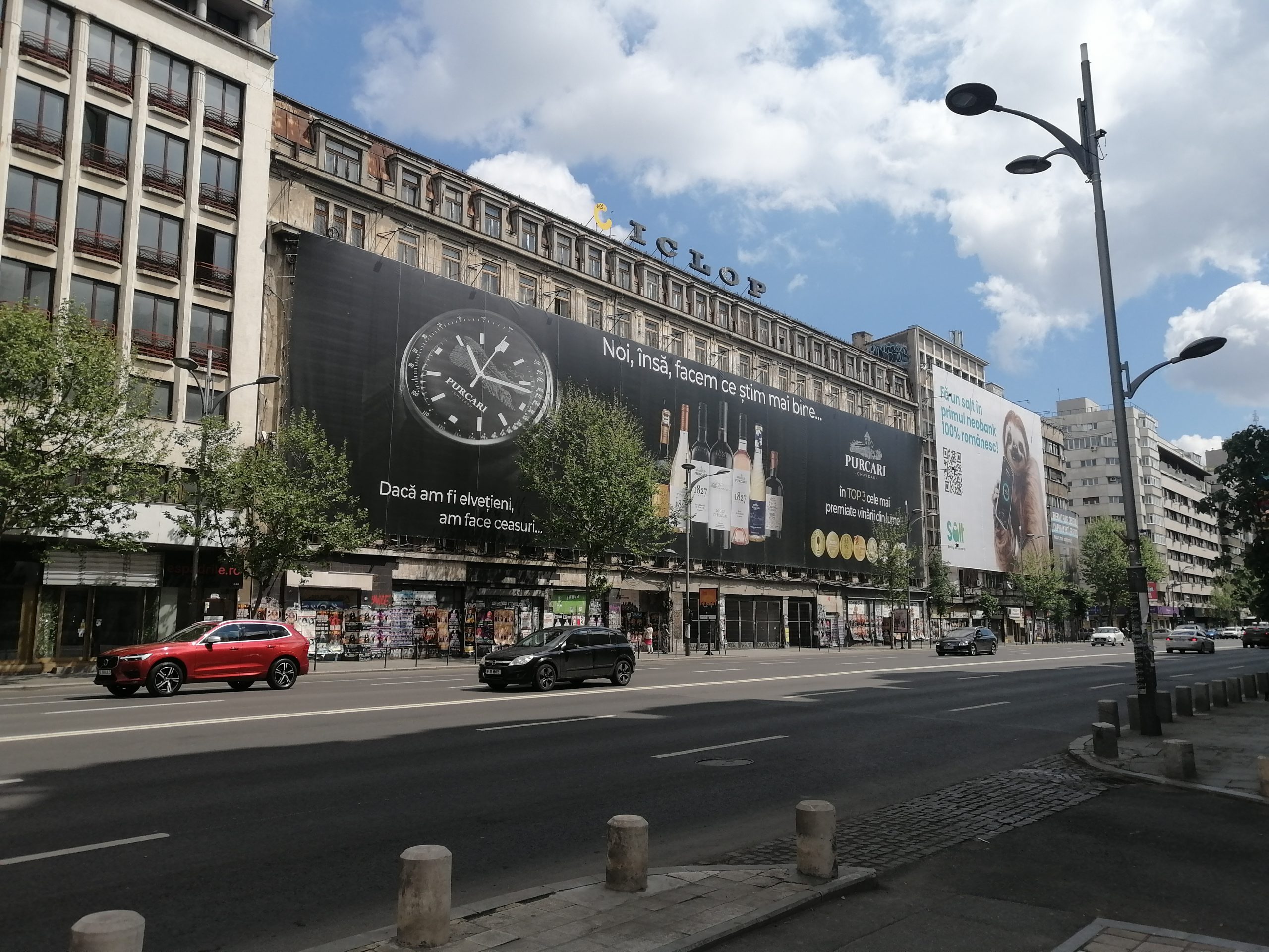 Mesh-urile și panourile publicitare ilegale pe clădiri monument istoric din centrul Bucureștiului, ”o chestiune doar estetică!”