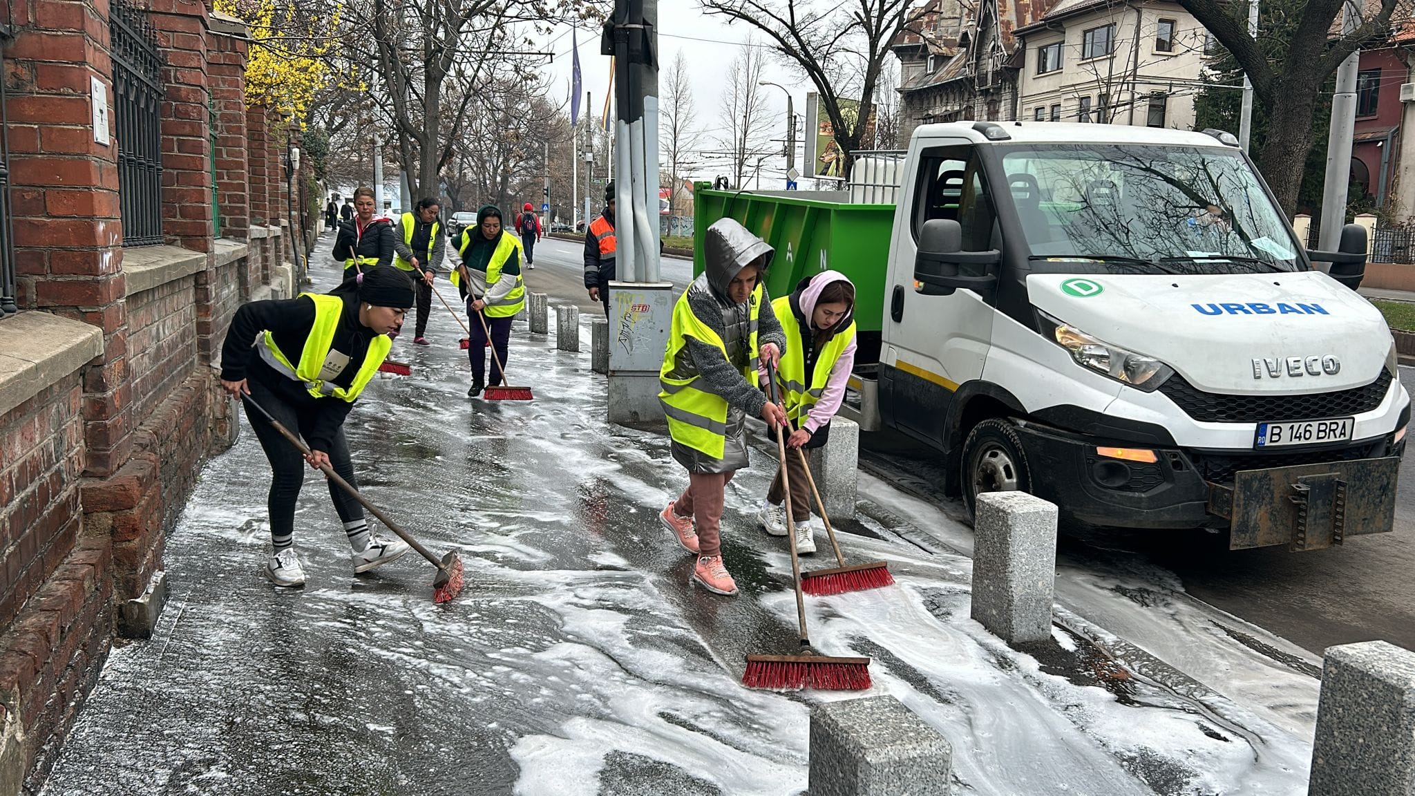 Spumă si clăbuci, pe troturele din sectorul 6