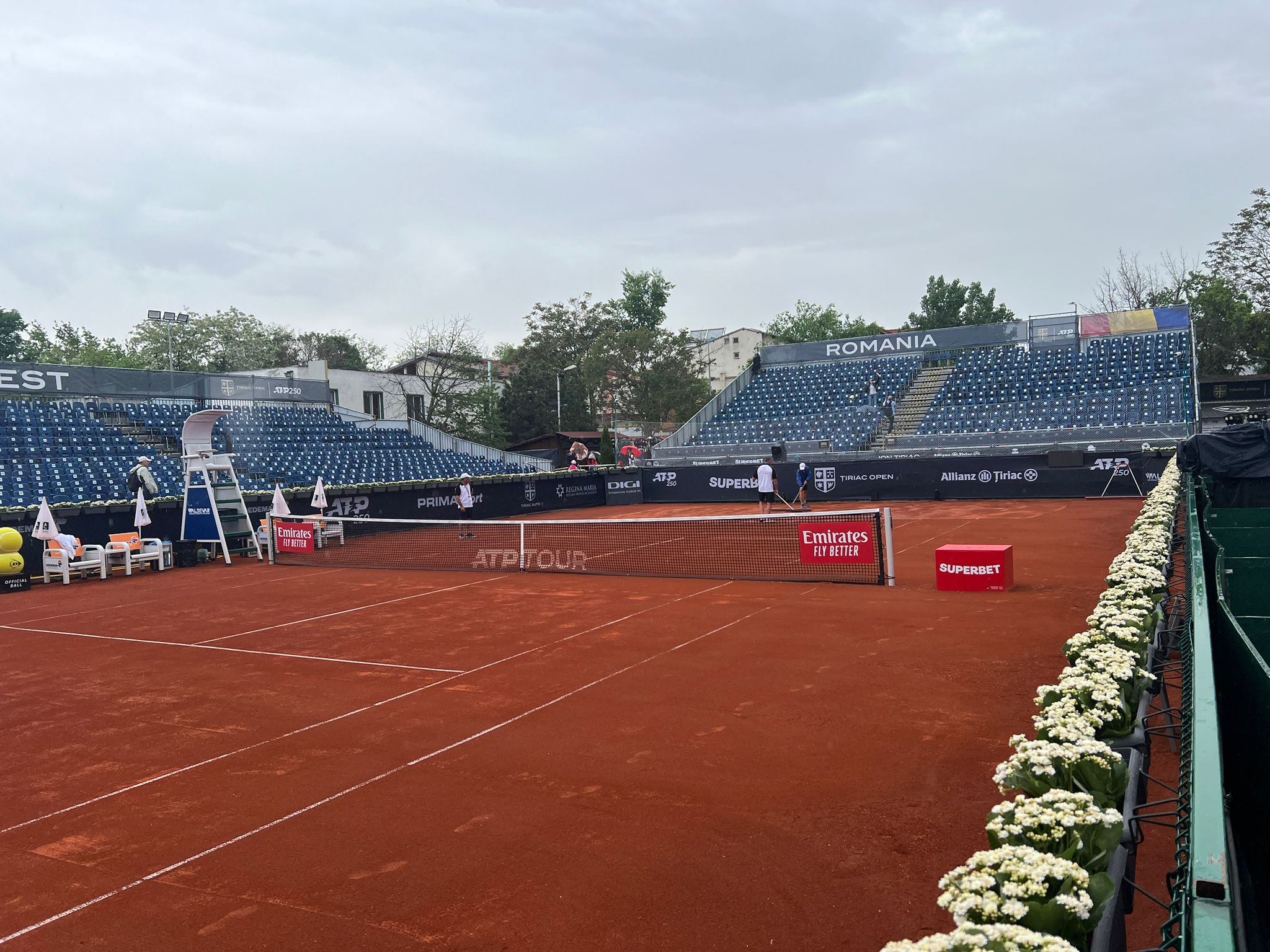 Doi sud-americani și doi europeni s-au calificat în sferturile de finală de la ATP Țiriac Open. Probleme cu zgura pentru organizatori