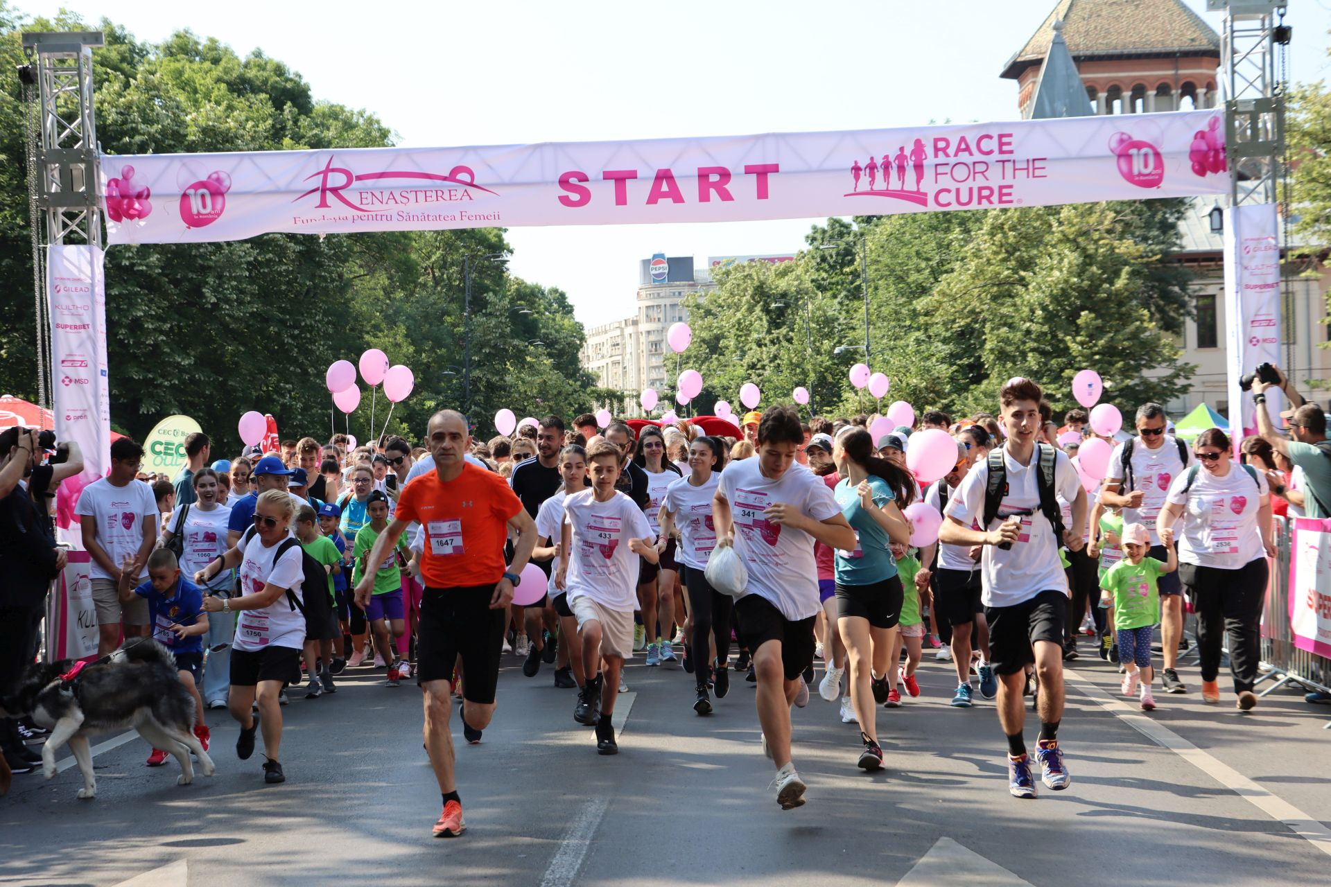 Foto: Peste 5000 de participanti la a 10-a ediție a cursei caritabilă Race for the Cure România a Fundației Renașterea