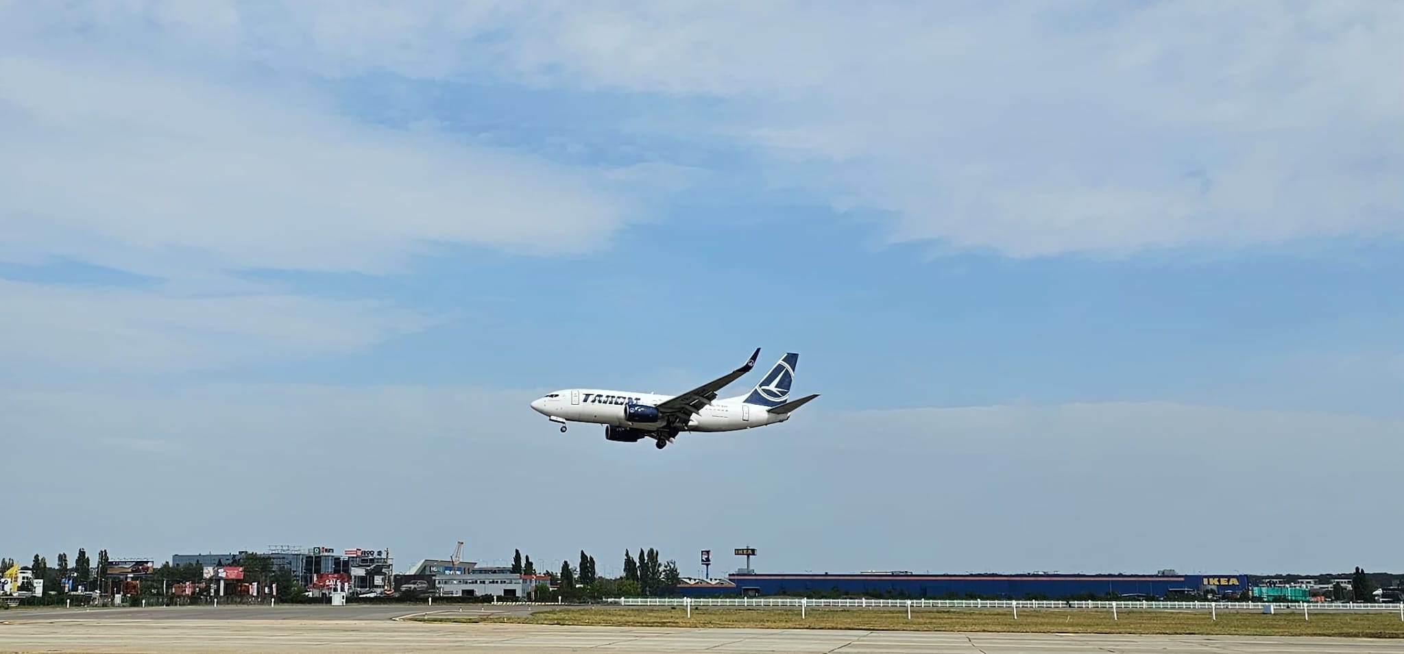 TAROM introduce oferte speciale pe ruta Bucureşti – Chişinău pentru cramele din Republica Moldova