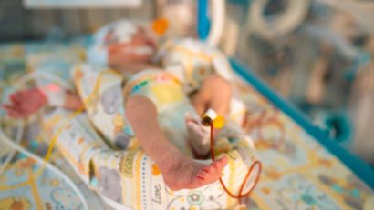 Salvaţi Copiii România continuă dotarea Secţiilor de neonatologie