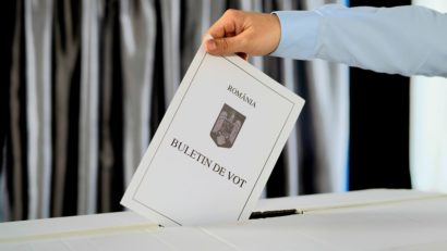 Peste 18 milioane de români cu drept de vot sunt aşteptaţi duminică la urne