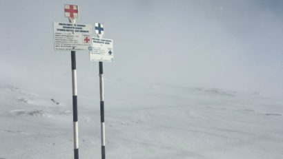 Salvamontiştii avertizează asupra posibilităţii declanşării de avalanşe