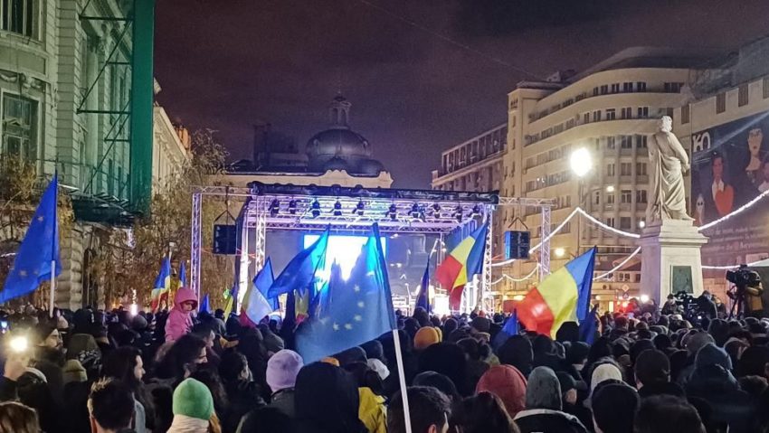 Protest pro-democrație în Piața Universității