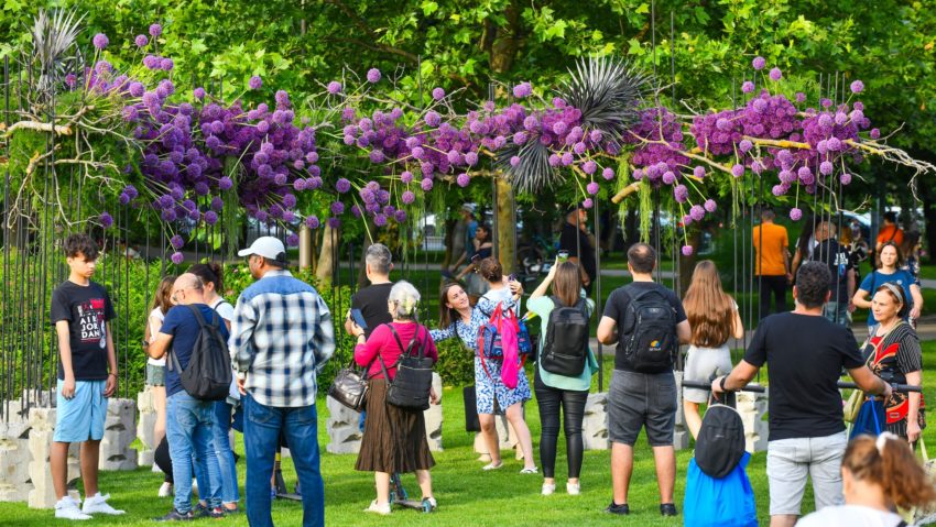 A treia ediție a celui mai mare festival al florilor din România, West Side Flower Fest, are loc în perioada 30 mai – 1 iunie