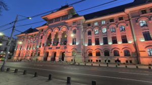 Sediului Primăriei Municipiului București, iluminat în portocaliu