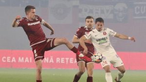 Rapidiștii ratează ocazia de a se „apropia virtual” la două puncte de liderul FCSB, după înjumătățirea punctelor, odată cu intrarea în play-off: lovitura din ultimul minut primită de „giuleșteni” la Sibiu a făcut ca FC Hermannstadt să devină o „sperietoare” pe teren propriu în Superligă